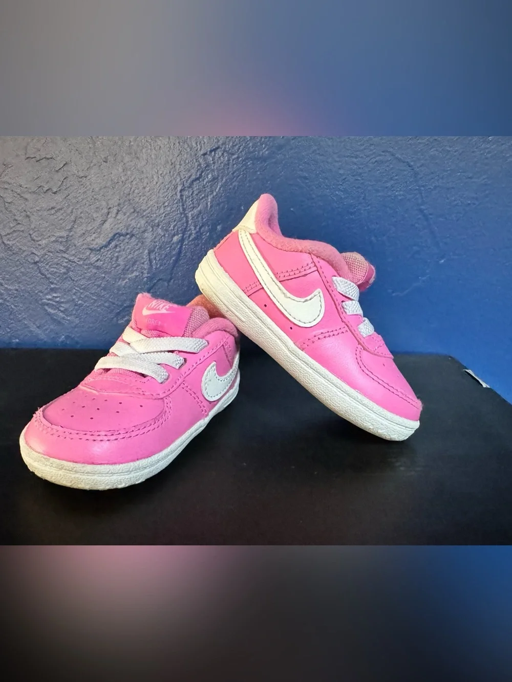 Nike force 1 Crib Pink and White Toddler Low-Top Sneakers